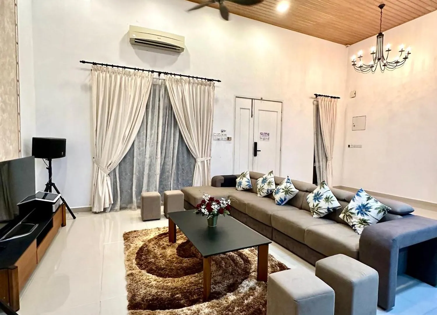 Stylish Villa Alma Simpang Ampat