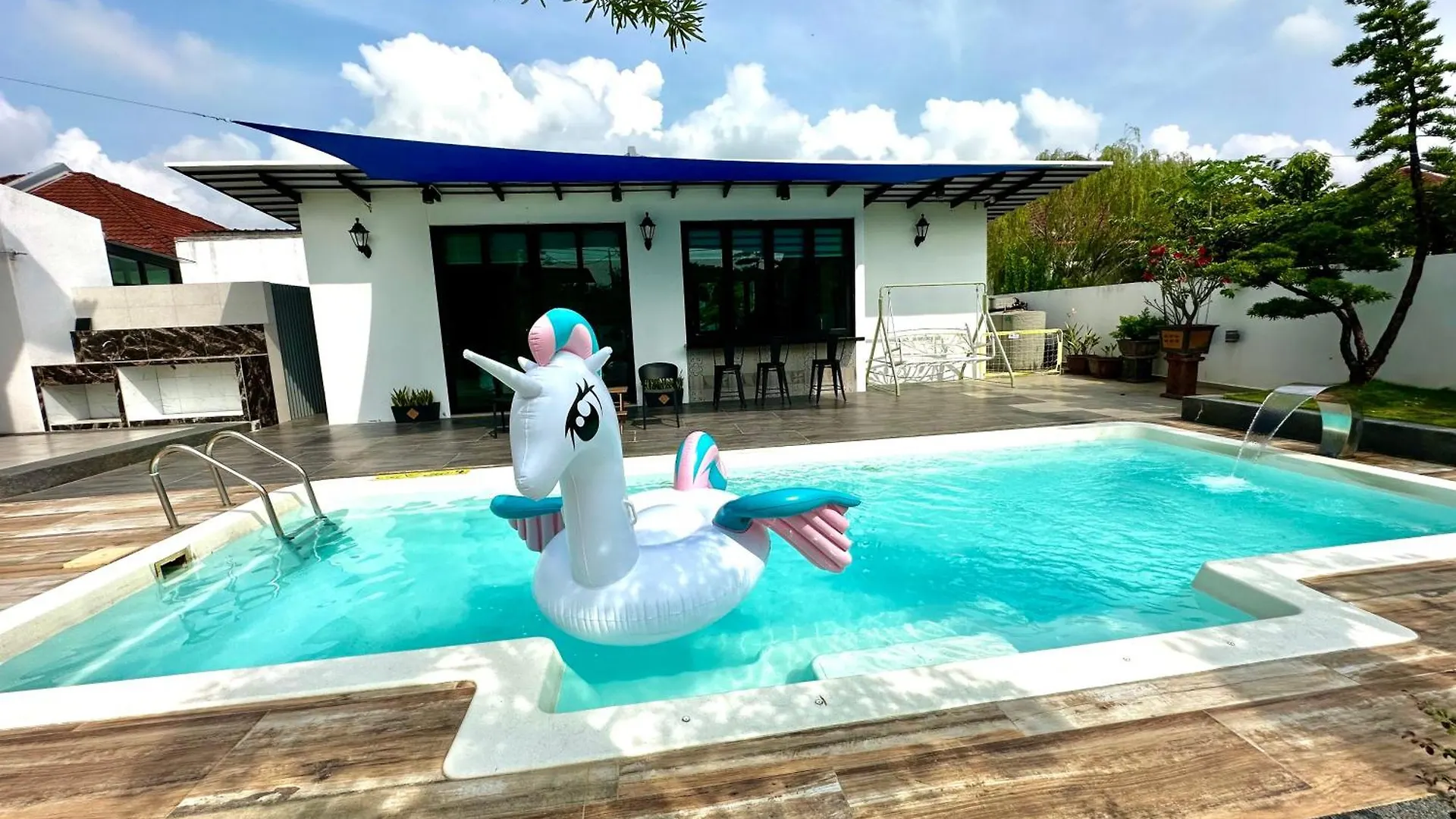 Stylish Villa Alma Simpang Ampat