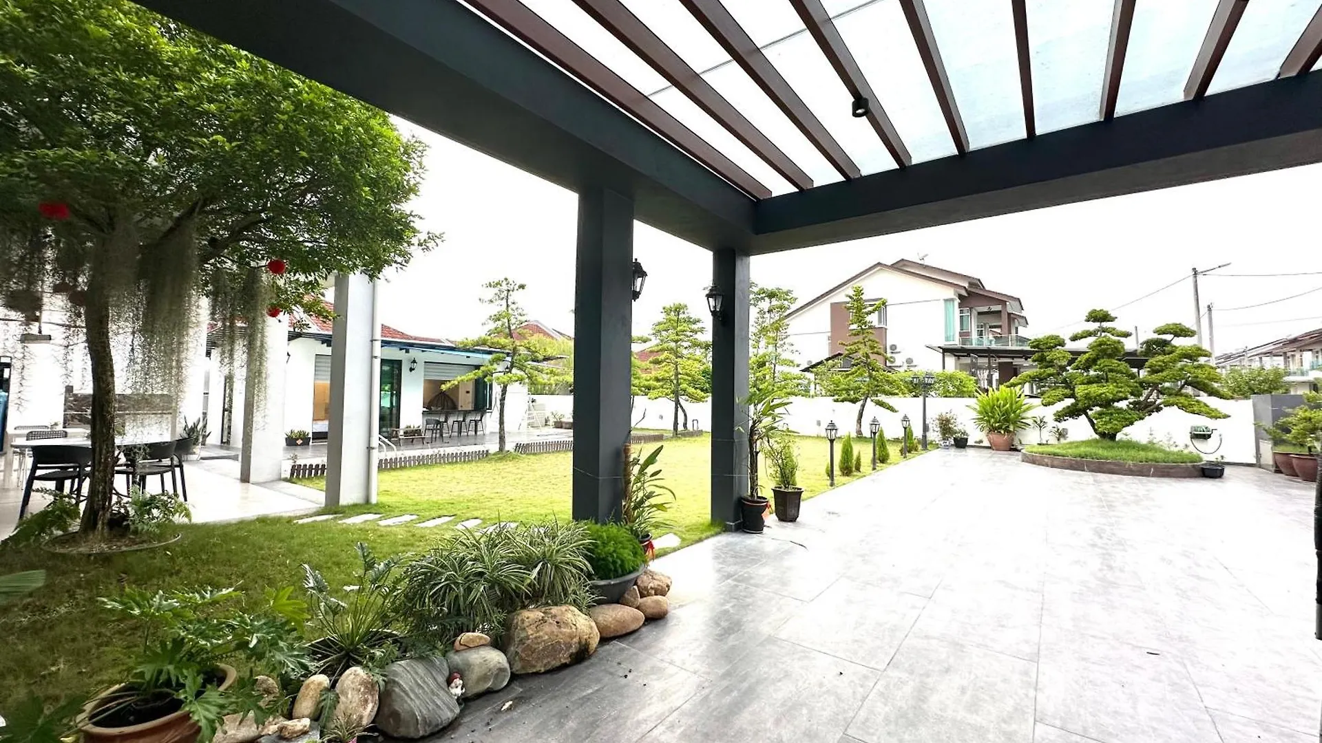 Stylish Villa Alma Simpang Ampat