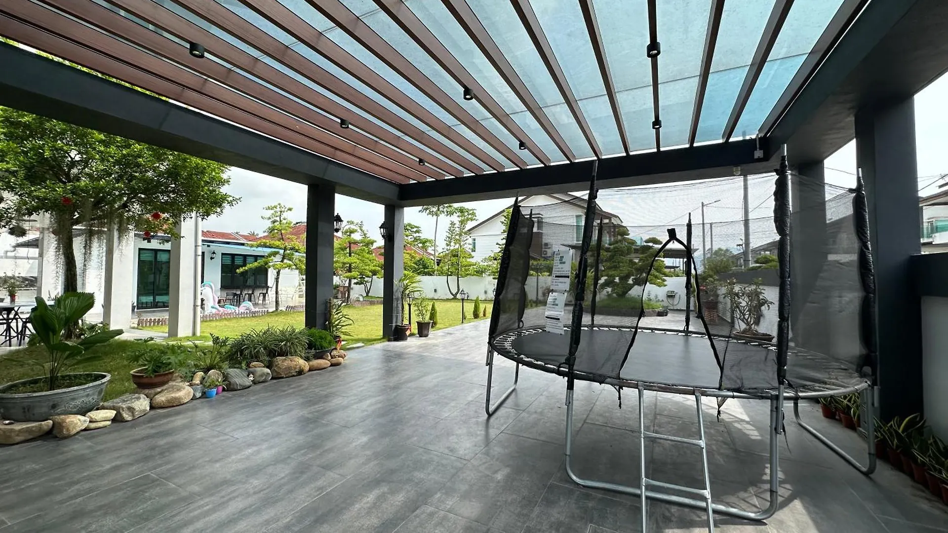 Stylish Villa Alma Simpang Ampat